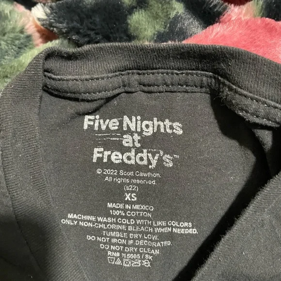 5 Nights at Freddy’s tshirt - Picture 2 of 2